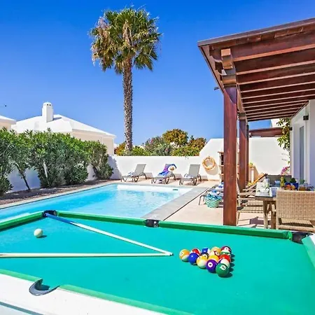 Playa Blanca Sleeps 8 Pool Air Con Wifi Villa *